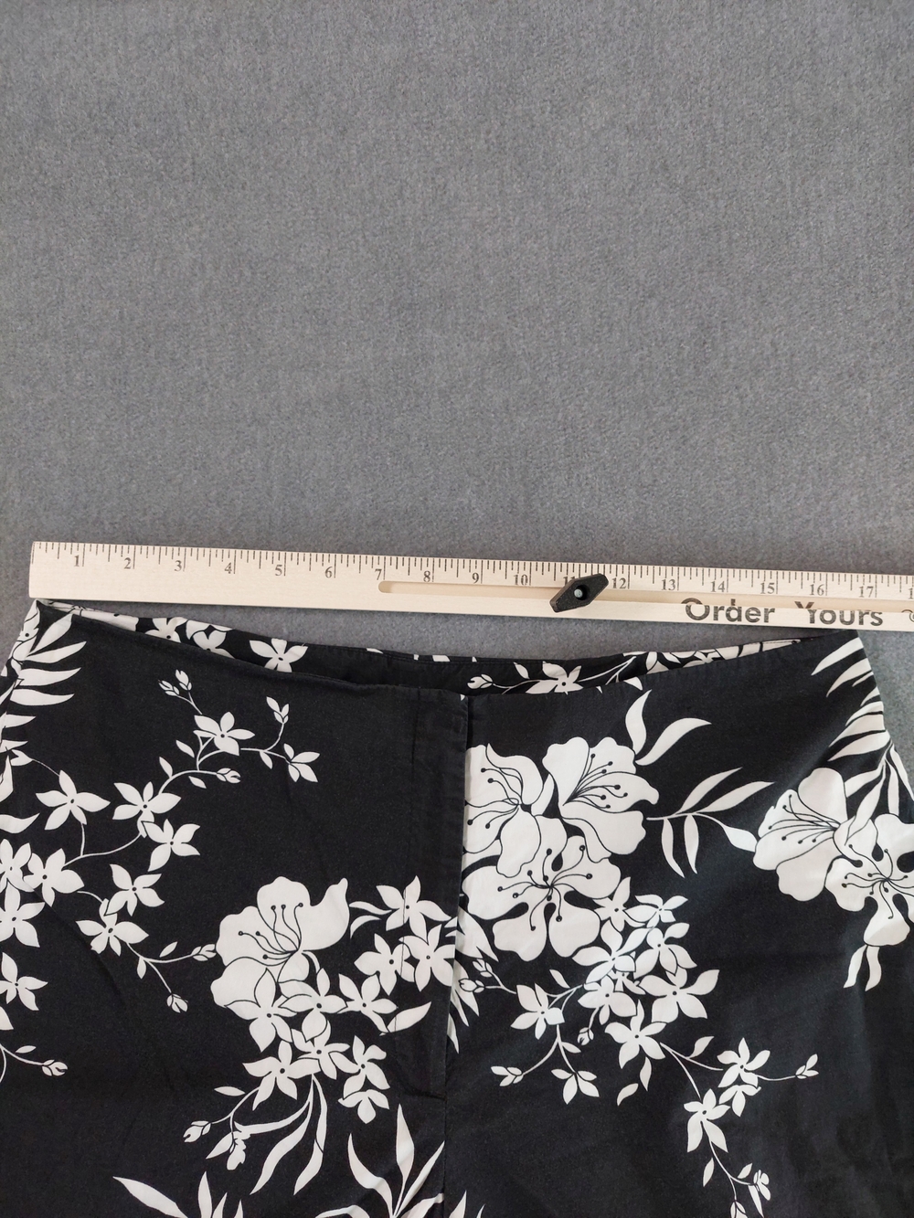 Venezia Jeans Black White Floral Capri Crop Pants Plus Size 16 Mid Rise Slit Hem - Picture 6 of 11